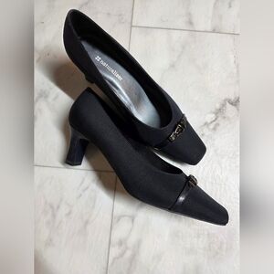 Naturalizer Navy Blue Women's Kitten Heels Pointed With Square Toe NWOT 8.5 ♥️